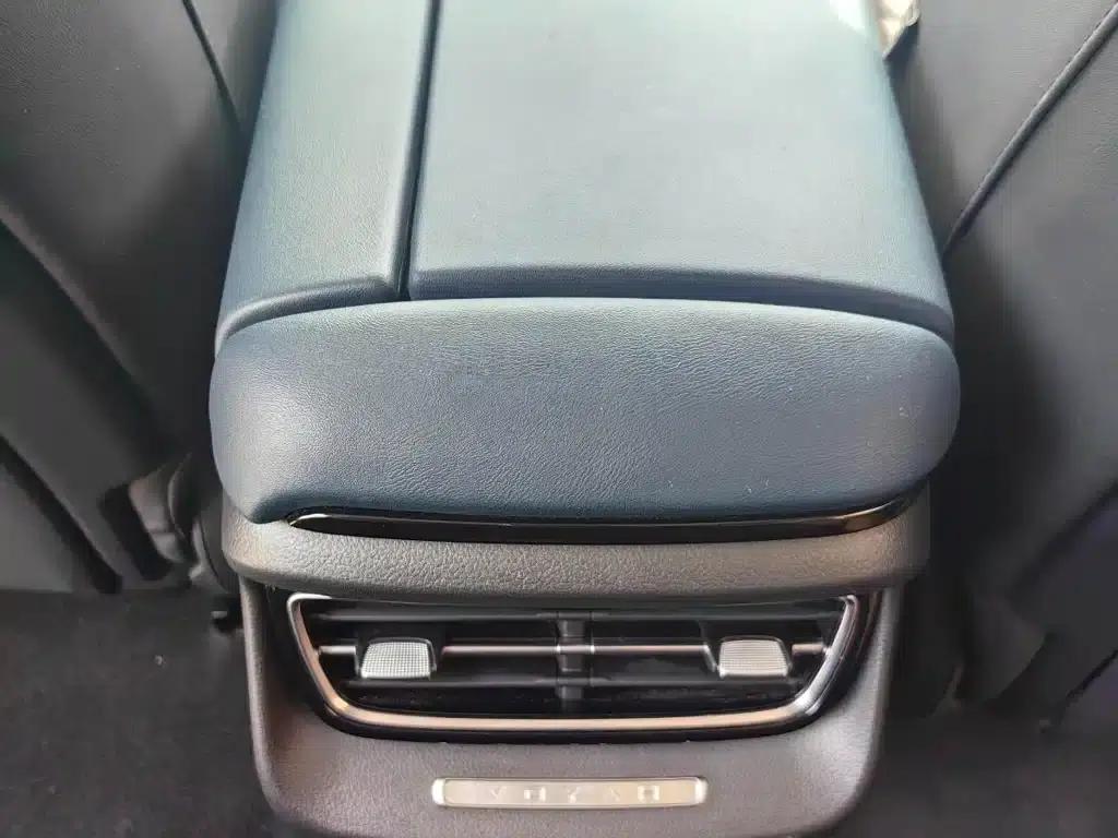 Voyah FREE 2021 AWD Standard Range Extender Exclusive Luxury Package — миниатюра 12