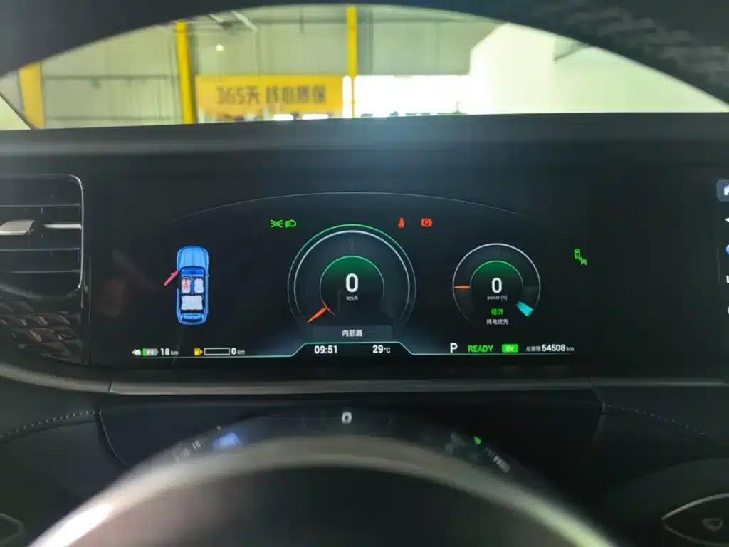 Voyah FREE 2021 AWD Standard Range Extender Exclusive Luxury Package — миниатюра 12