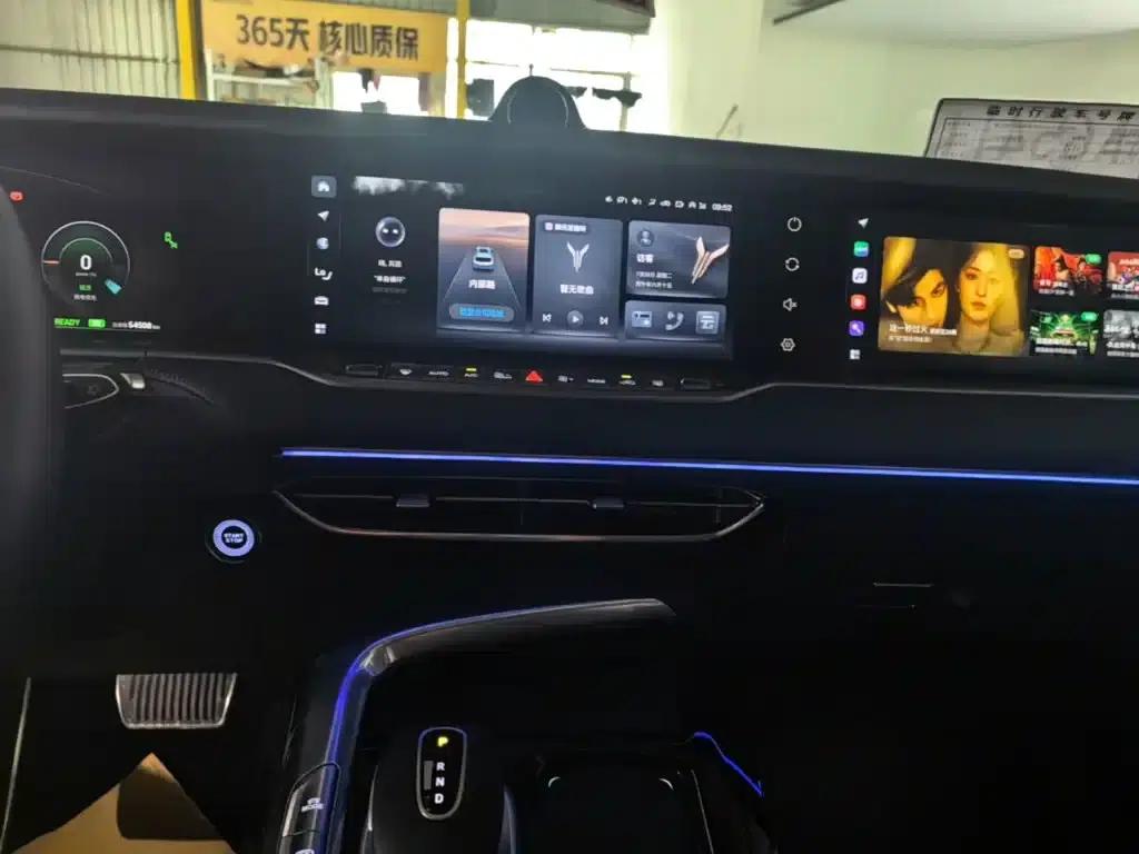 Voyah FREE 2021 AWD Standard Range Extender Exclusive Luxury Package — миниатюра 13