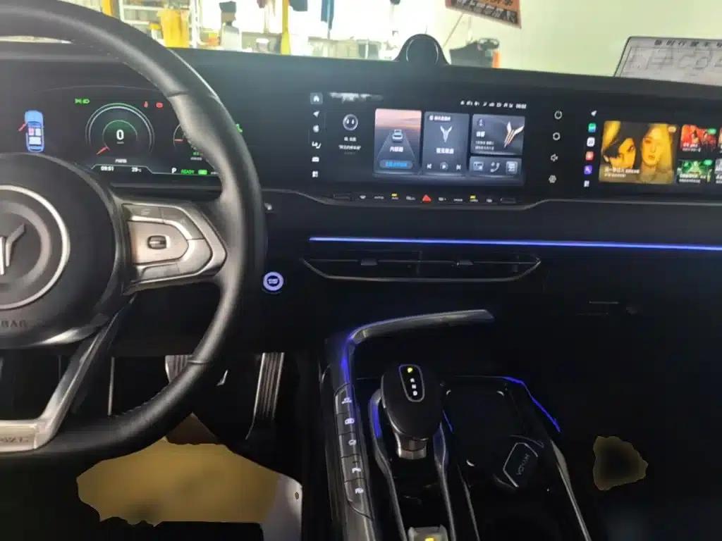 Voyah FREE 2021 AWD Standard Range Extender Exclusive Luxury Package — миниатюра 10