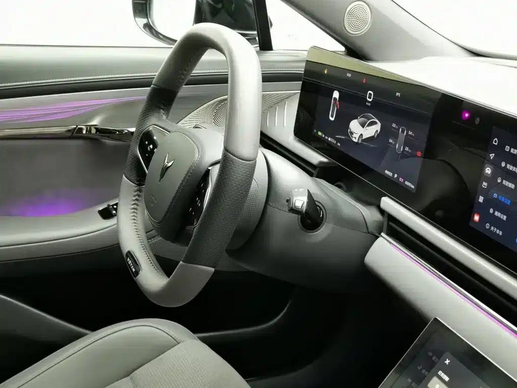 Voyah Chase Light 2024 PHEV AWD Extended Range Executive Edition — миниатюра 22