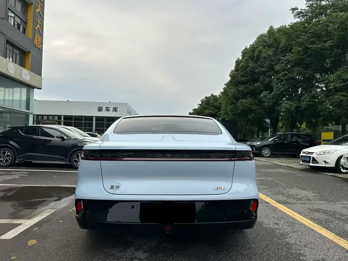 Voyah Chasing Light 2023 AWD Flagship Edition — миниатюра 5