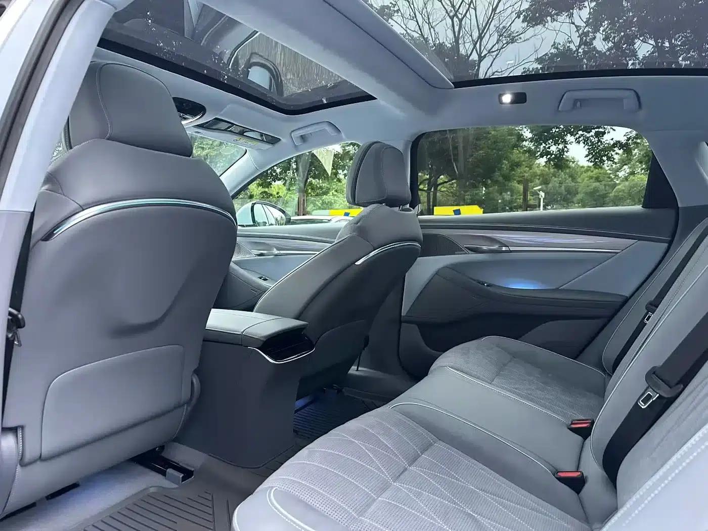 Voyah Chasing Light 2023 AWD Flagship Edition — миниатюра 8