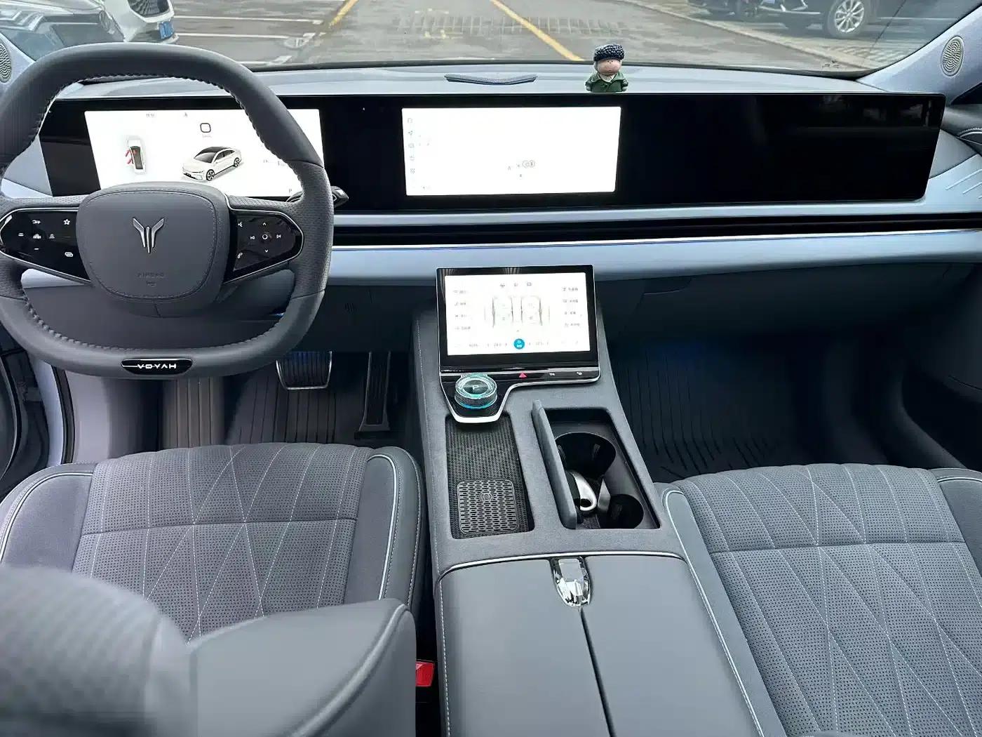 Voyah Chasing Light 2023 AWD Flagship Edition — миниатюра 9