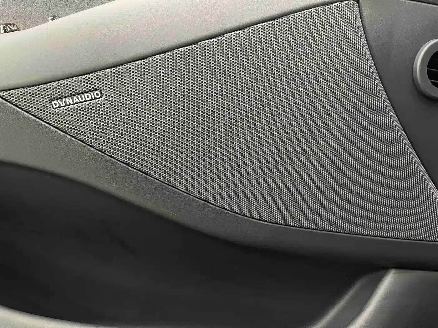 Voyah Chasing the Light 2024 PHEV AWD Long Range Flagship Edition — миниатюра 17
