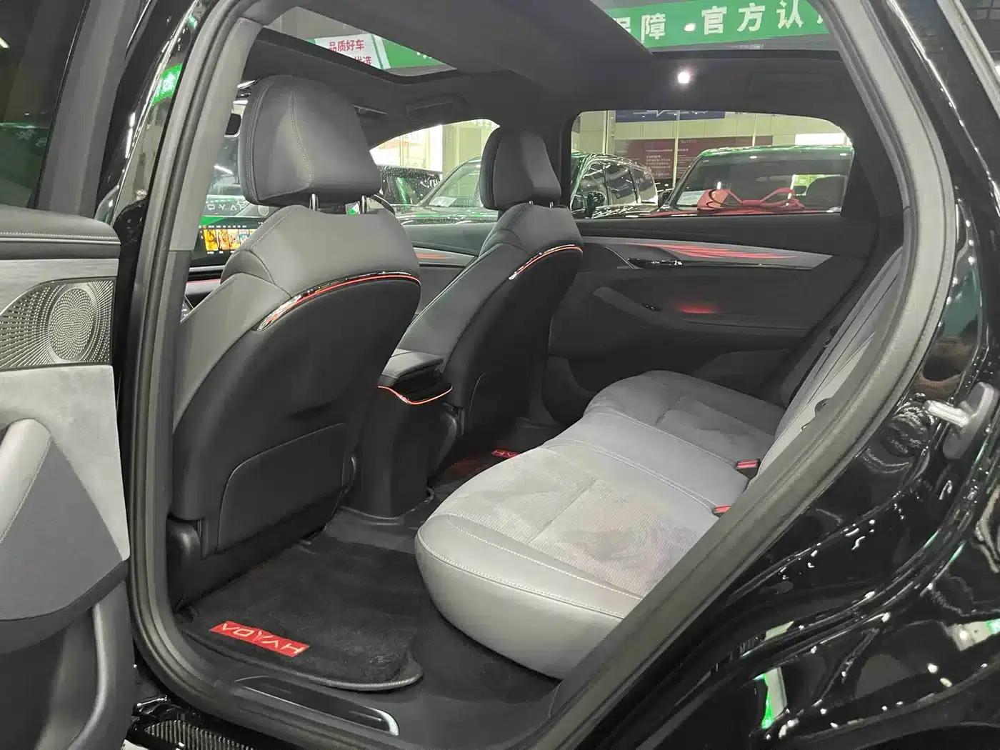Voyah Chasing the Light 2024 PHEV AWD Long Range Flagship Edition — миниатюра 19