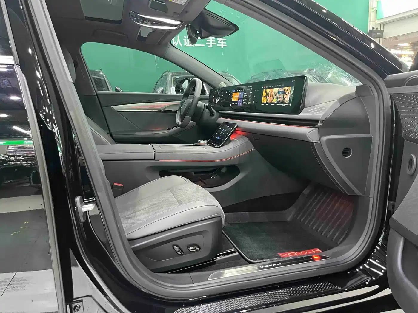 Voyah Chasing the Light 2024 PHEV AWD Long Range Flagship Edition — миниатюра 8