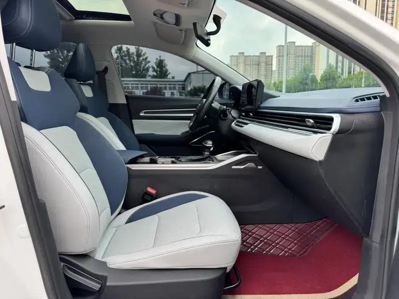 Geely Emgrand 2022 4th Generation 1.5L CVT Flagship Edition — миниатюра 13