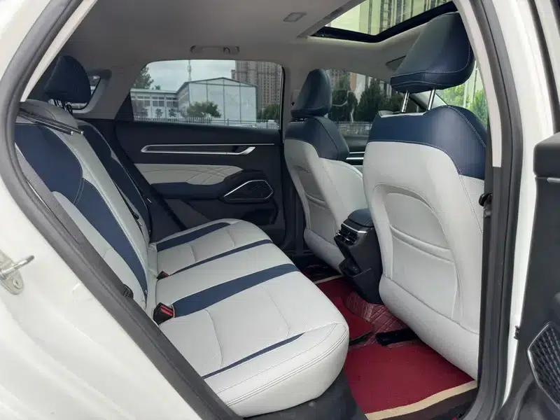 Geely Emgrand 2022 4th Generation 1.5L CVT Flagship Edition — миниатюра 14