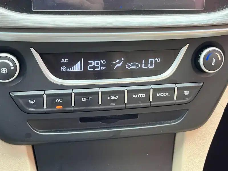 Geely Emgrand 2017 Sedan Million Edition 1.5L Manual Deluxe — миниатюра 11