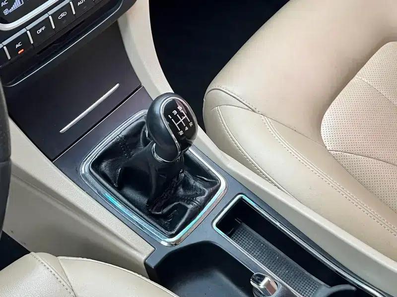 Geely Emgrand 2017 Sedan Million Edition 1.5L Manual Deluxe — миниатюра 17