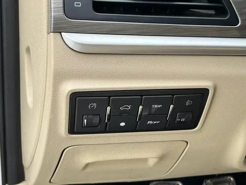 Geely Emgrand 2017 Sedan Million Edition 1.5L Manual Deluxe — миниатюра 18