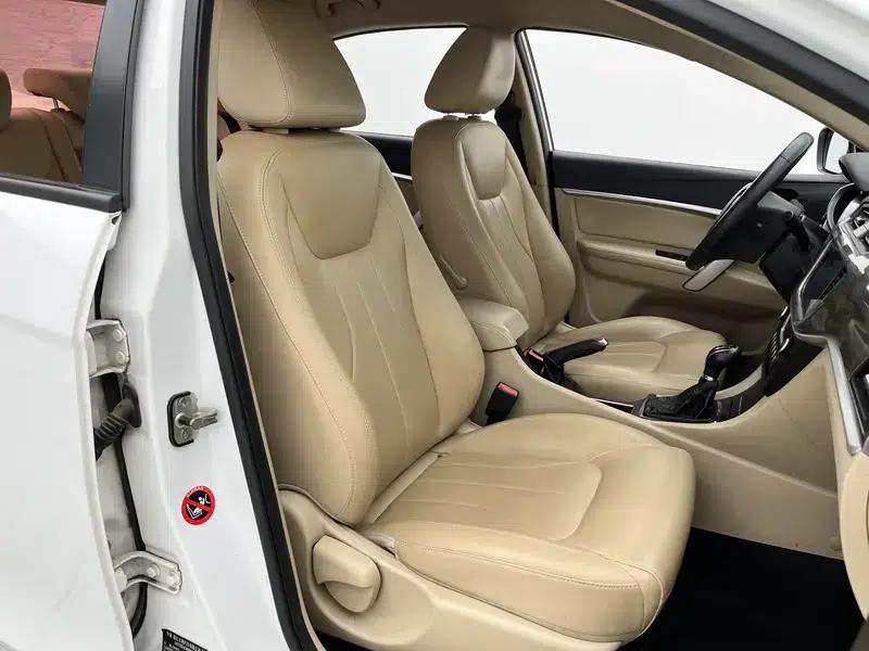 Geely Emgrand 2017 Sedan Million Edition 1.5L Manual Deluxe — миниатюра 21