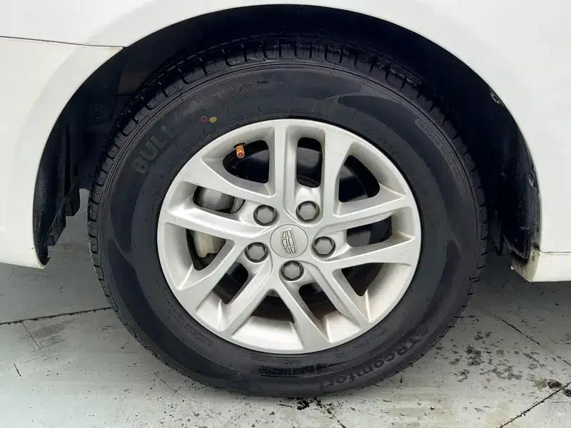 Geely Emgrand 2017 Sedan Million Edition 1.5L Manual Deluxe — миниатюра 9