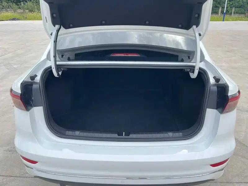Geely Emgrand 2023 4th Generation Champion Edition 1.5L CVT Premium — миниатюра 10