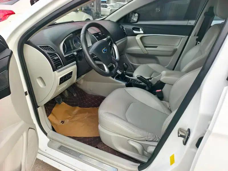Geely Emgrand 2014 Sedan 1.5L Manual Elite — миниатюра 8