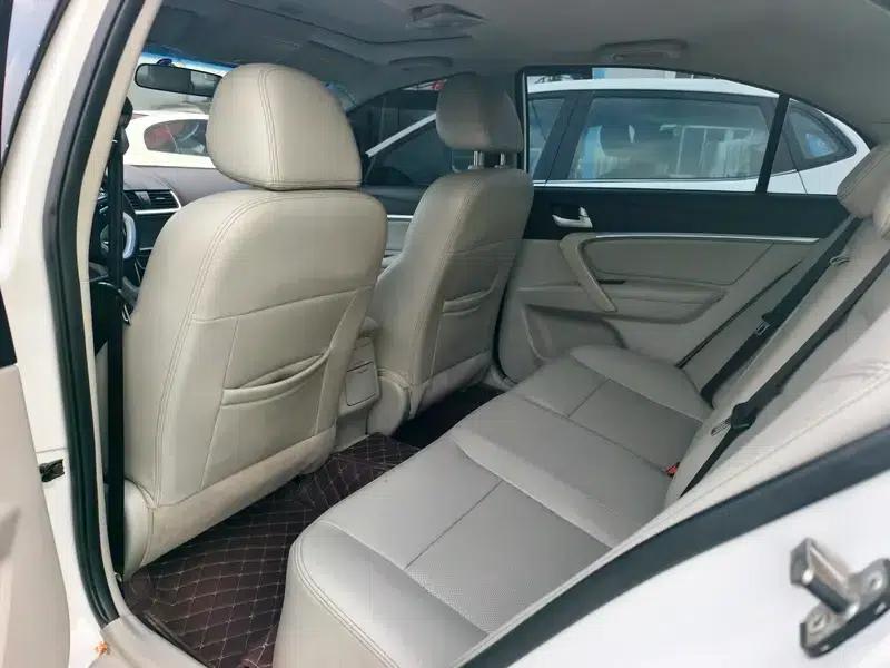 Geely Emgrand 2014 Sedan 1.5L Manual Elite — миниатюра 9