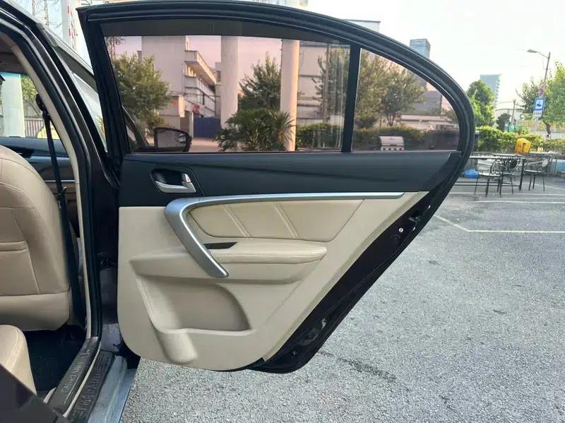 Geely Emgrand 2017 Sedan Million Edition 1.5L Manual Deluxe — миниатюра 19