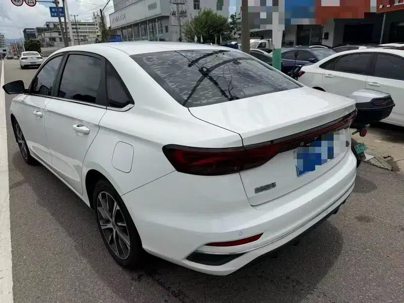 Geely Emgrand 2022 4th Generation 1.5L CVT Luxury Edition — миниатюра 3