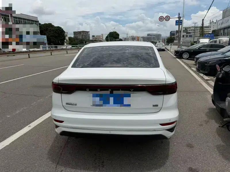 Geely Emgrand 2022 4th Generation 1.5L CVT Luxury Edition — миниатюра 4