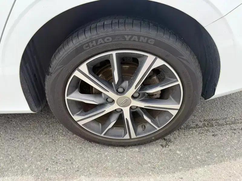 Geely Emgrand 2022 4th Generation 1.5L CVT Luxury Edition — миниатюра 6