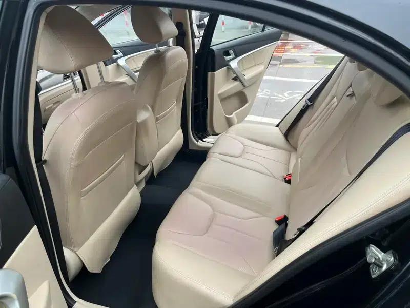 Geely Emgrand 2017 Sedan Million Edition 1.5L CVT Luxury Model — миниатюра 9