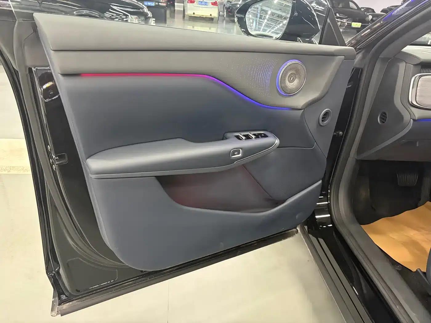 Voyah 2025 Four-Wheel Drive Qiankun Edition — миниатюра 4