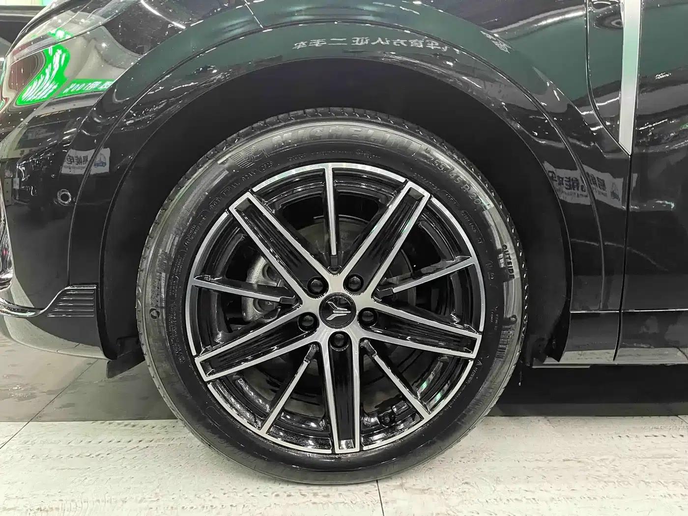 Voyah 2025 Four-Wheel Drive Qiankun Edition — миниатюра 4