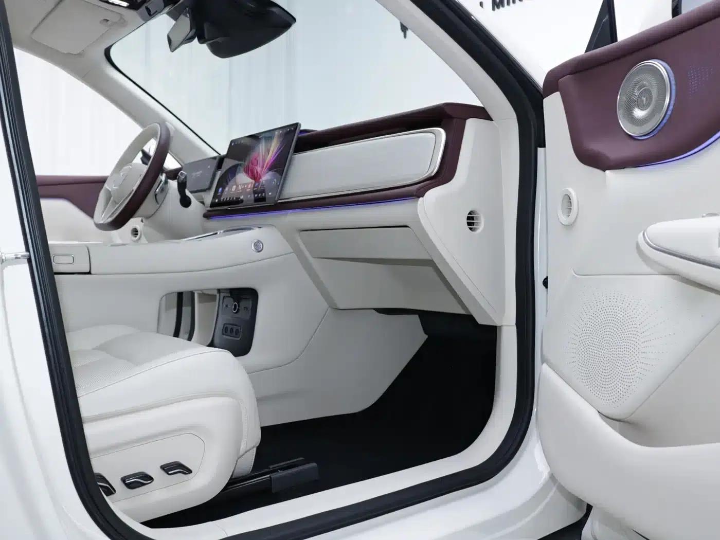 Voyah 2025 Four-Wheel Drive Qiankun Edition — миниатюра 6