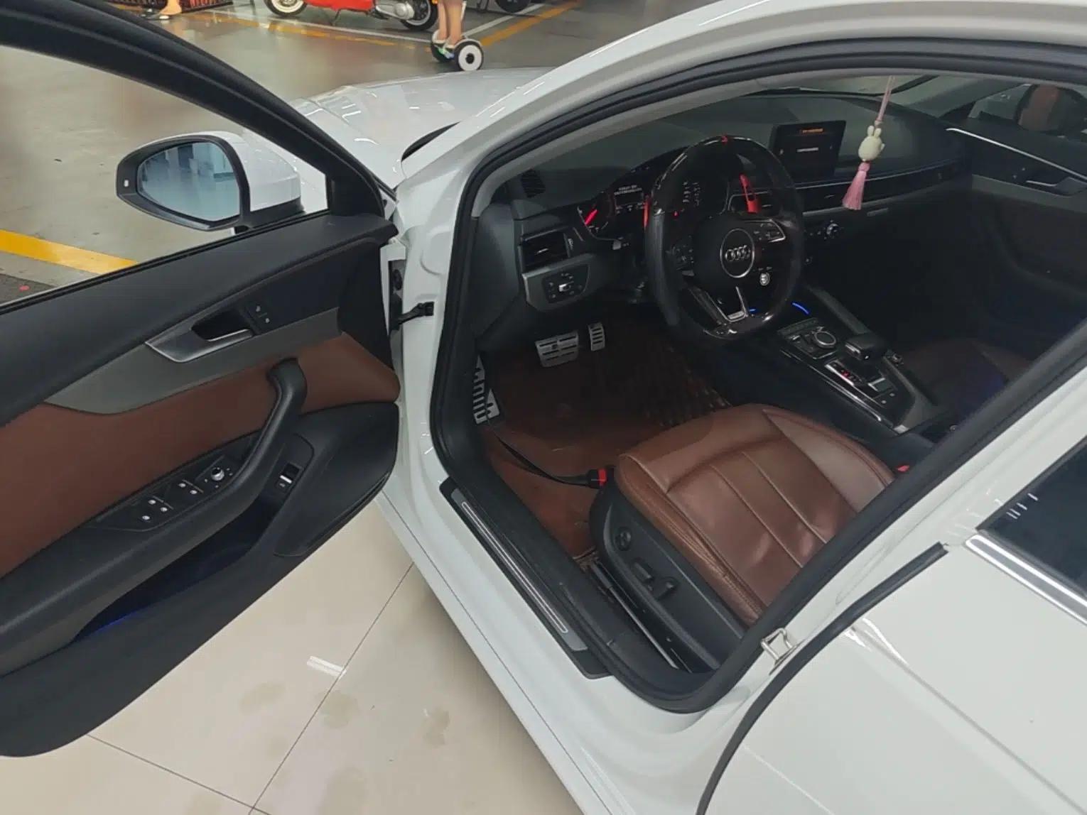 Audi A4L 2018 30th Anniversary Edition 40 TFSI Trendy Model — миниатюра 18