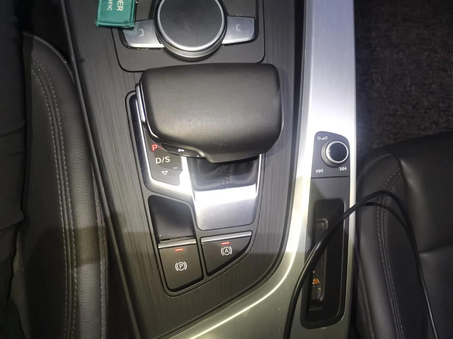 Audi A4L 2019 40 TFSI Fashion Edition China VI Emission Standard — миниатюра 14