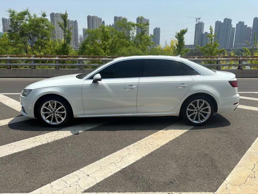 Audi A4L 2018 30th Anniversary Edition 40 TFSI Fashion Model — миниатюра 4