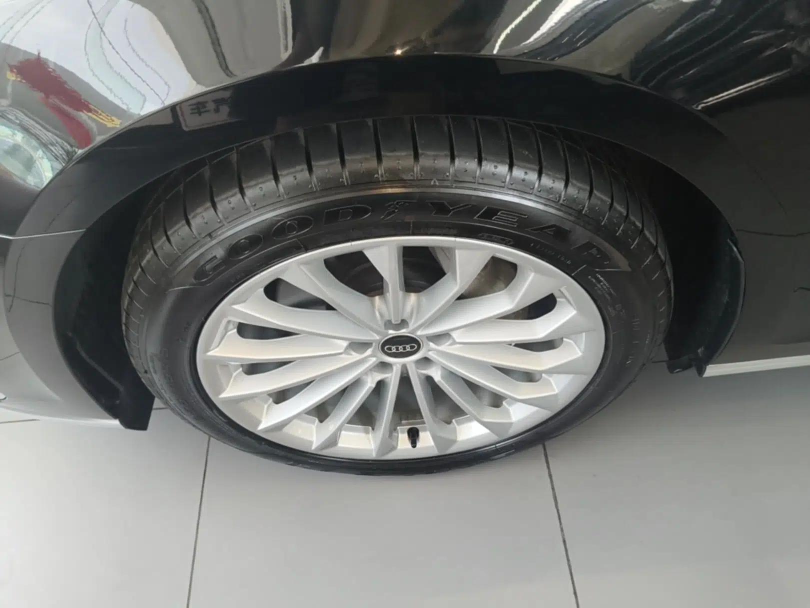 Audi A8 2021 A8L 50 TFSI quattro Comfort Model — миниатюра 10