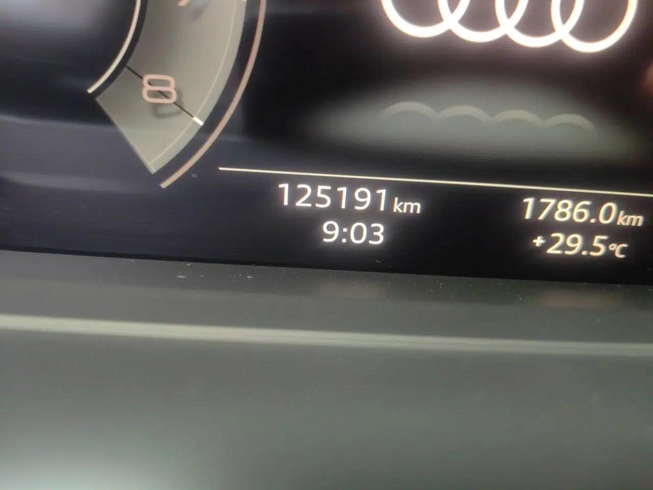 Audi A8 2022 A8L 50 TFSI quattro Comfort Edition Collector's Model — миниатюра 12