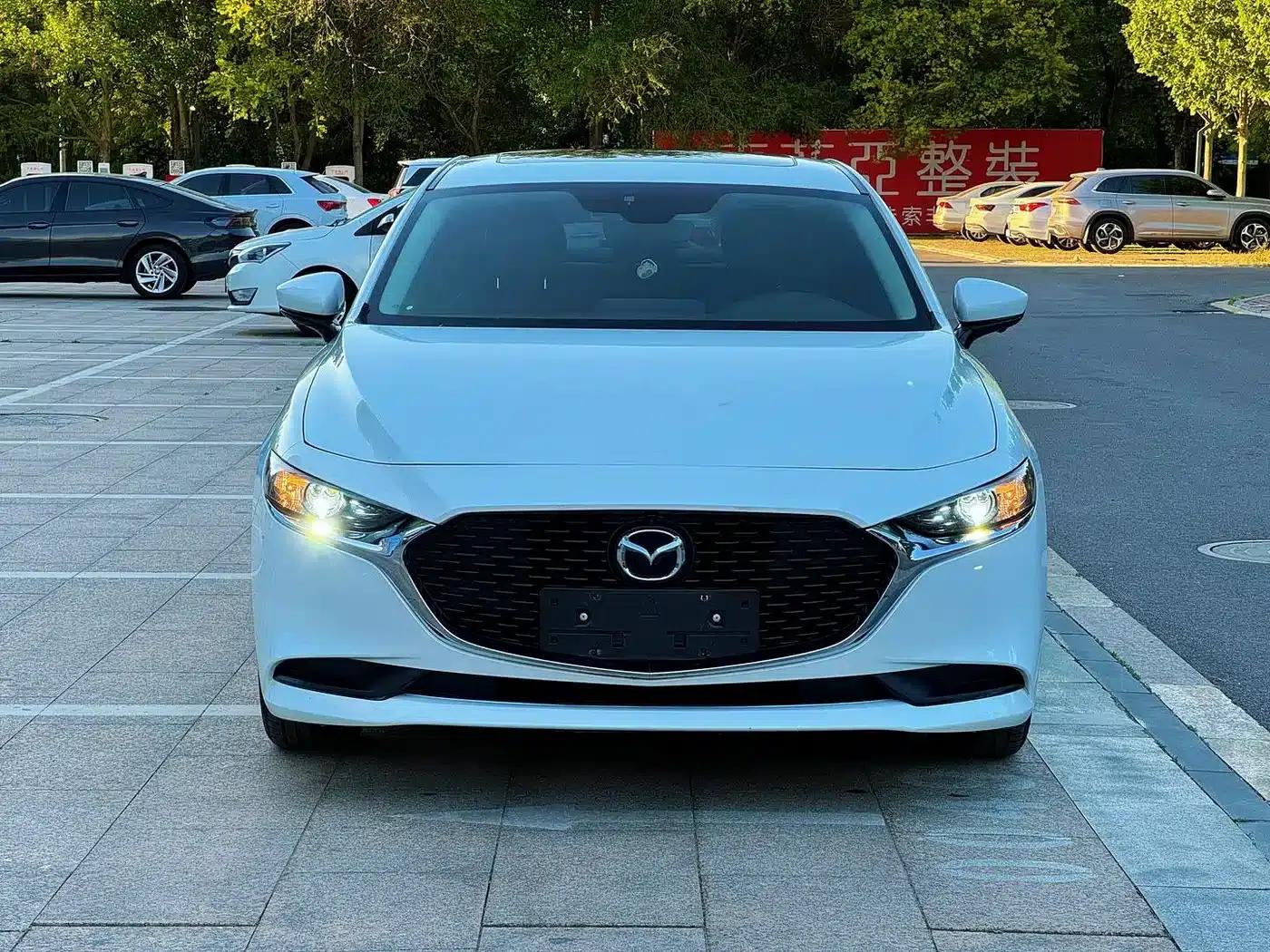 Mazda3 Axela 2020 1.5L Automatic Premium Edition — миниатюра 2