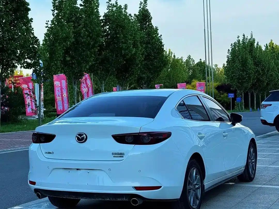 Mazda3 Axela 2020 1.5L Automatic Premium Edition — миниатюра 11