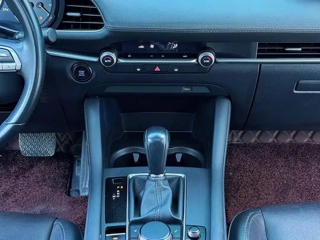 Mazda3 Axela 2020 1.5L Automatic Premium Edition — миниатюра 4