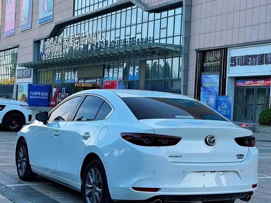 Mazda3 Axela 2020 1.5L Automatic Premium Edition — миниатюра 9