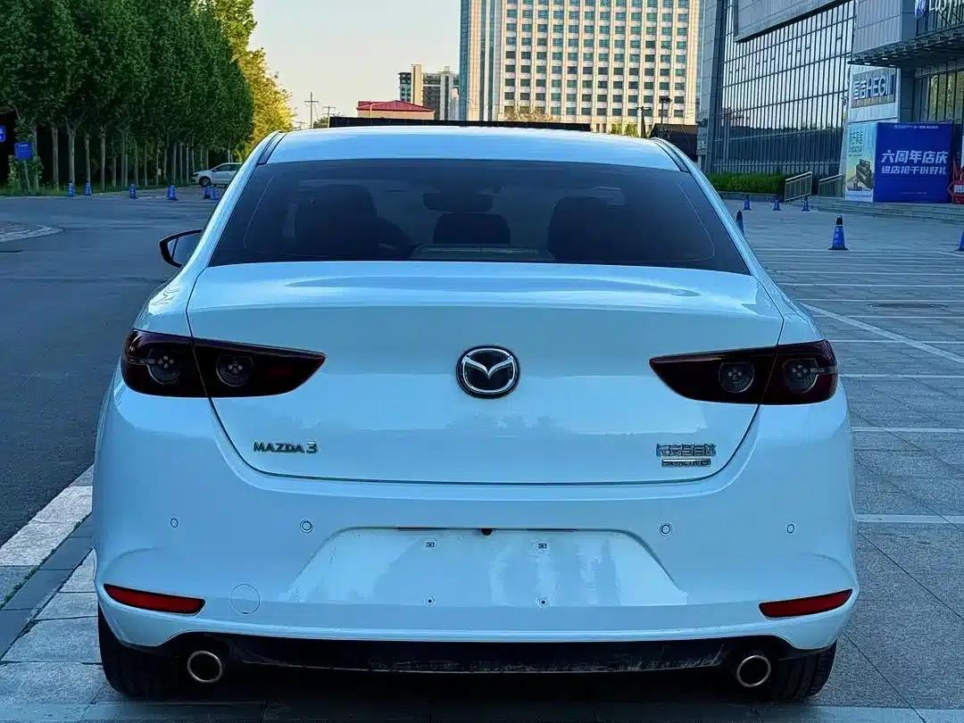 Mazda3 Axela 2020 1.5L Automatic Premium Edition — миниатюра 10