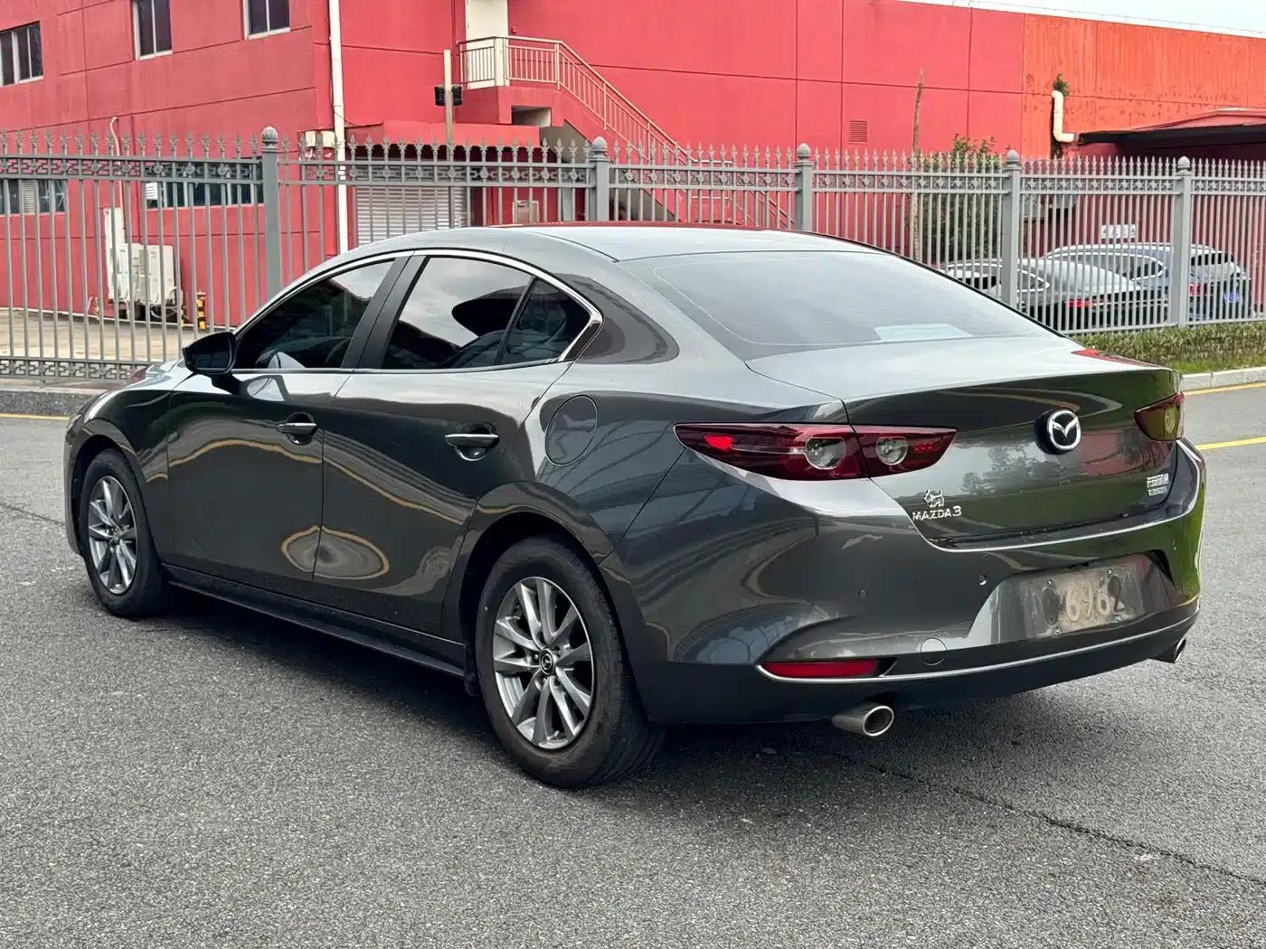 Mazda3 Axela 2021 1.5L Automatic Premium Edition — миниатюра 4