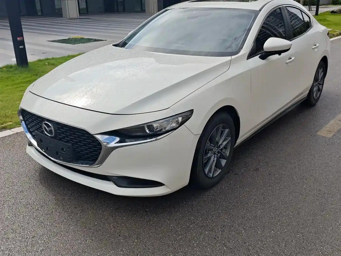 Mazda3 Axela 2021 1.5L Automatic Premium Edition — миниатюра 1