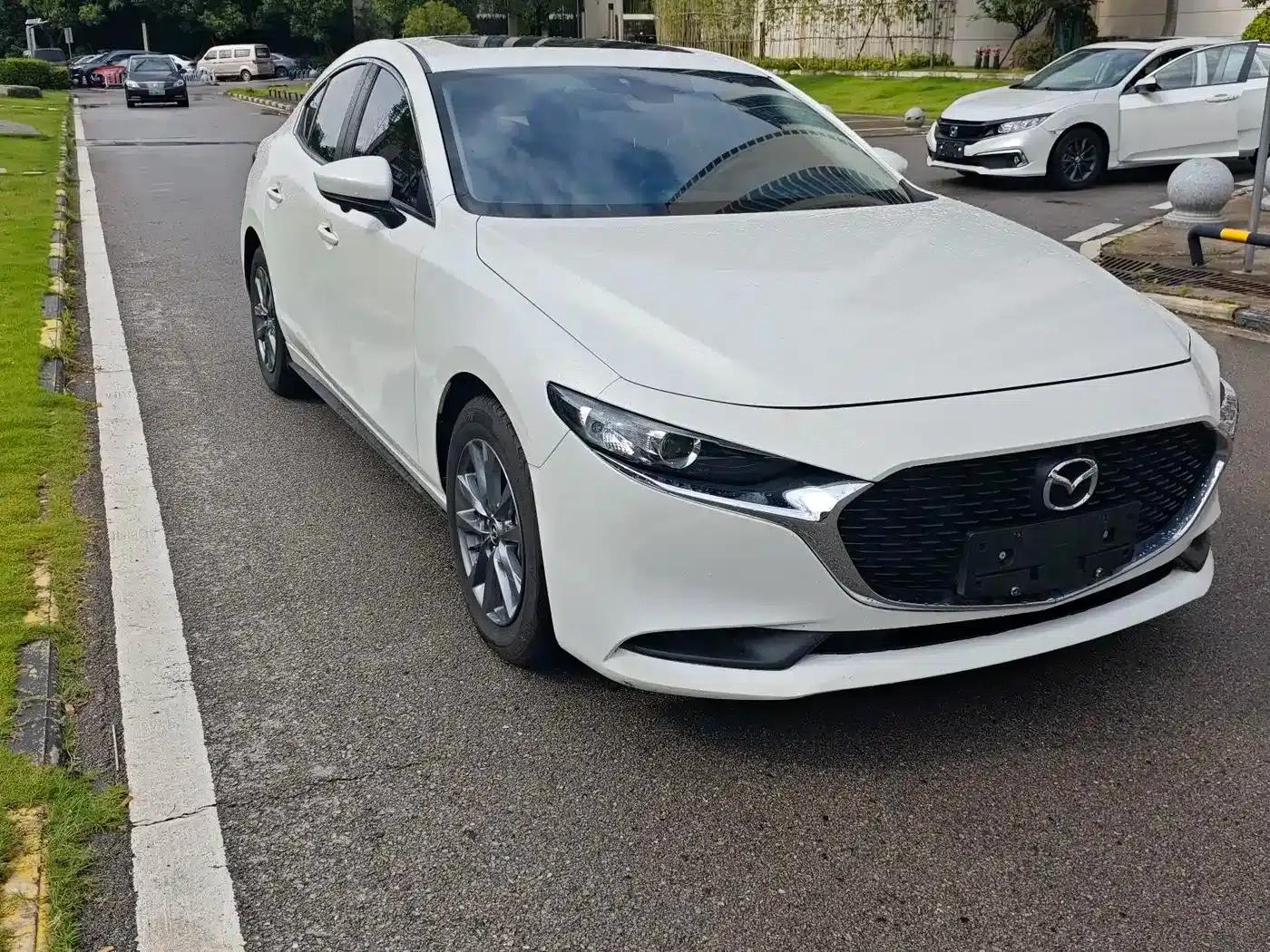 Mazda3 Axela 2021 1.5L Automatic Premium Edition — миниатюра 3