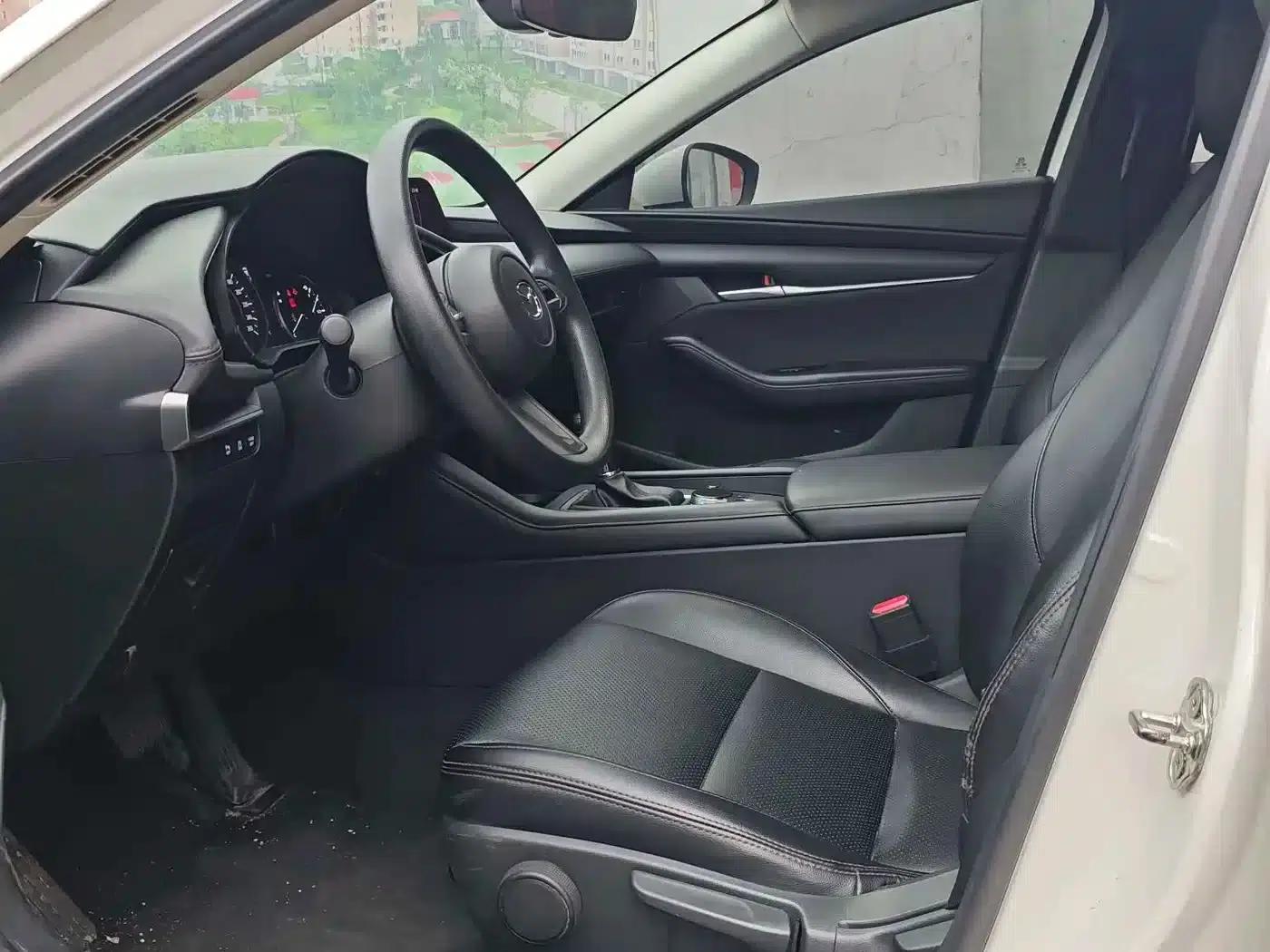 Mazda3 Axela 2021 1.5L Automatic Premium Edition — миниатюра 5