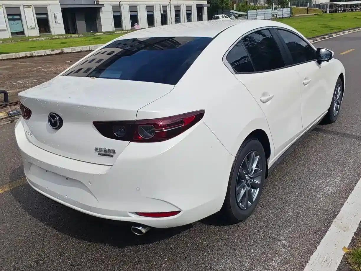 Mazda3 Axela 2021 1.5L Automatic Premium Edition — миниатюра 7