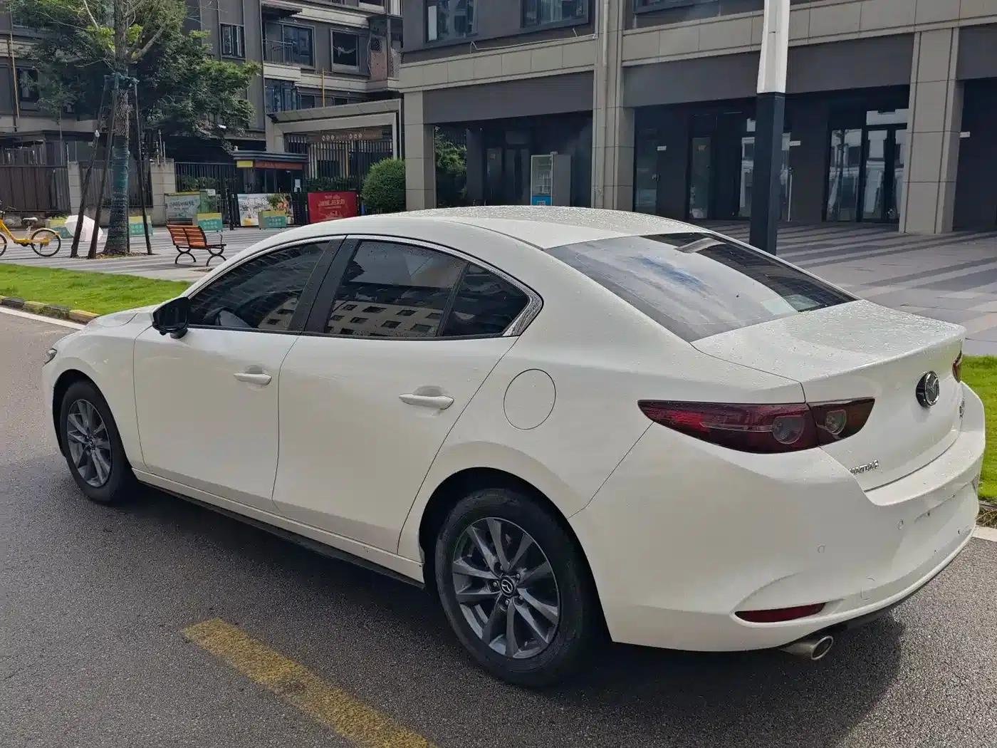 Mazda3 Axela 2021 1.5L Automatic Premium Edition — миниатюра 9