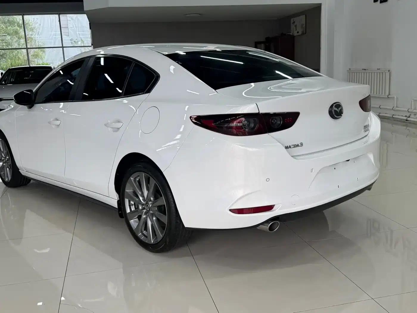 Mazda3 Axela 2022 2.0L Automatic Premium Edition — миниатюра 4