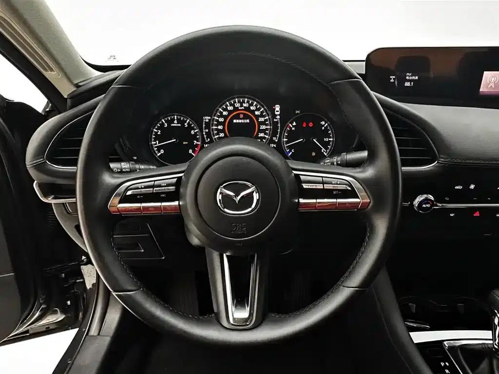 Mazda3 Axela 2021 2.0L Automatic Premium Edition — миниатюра 11