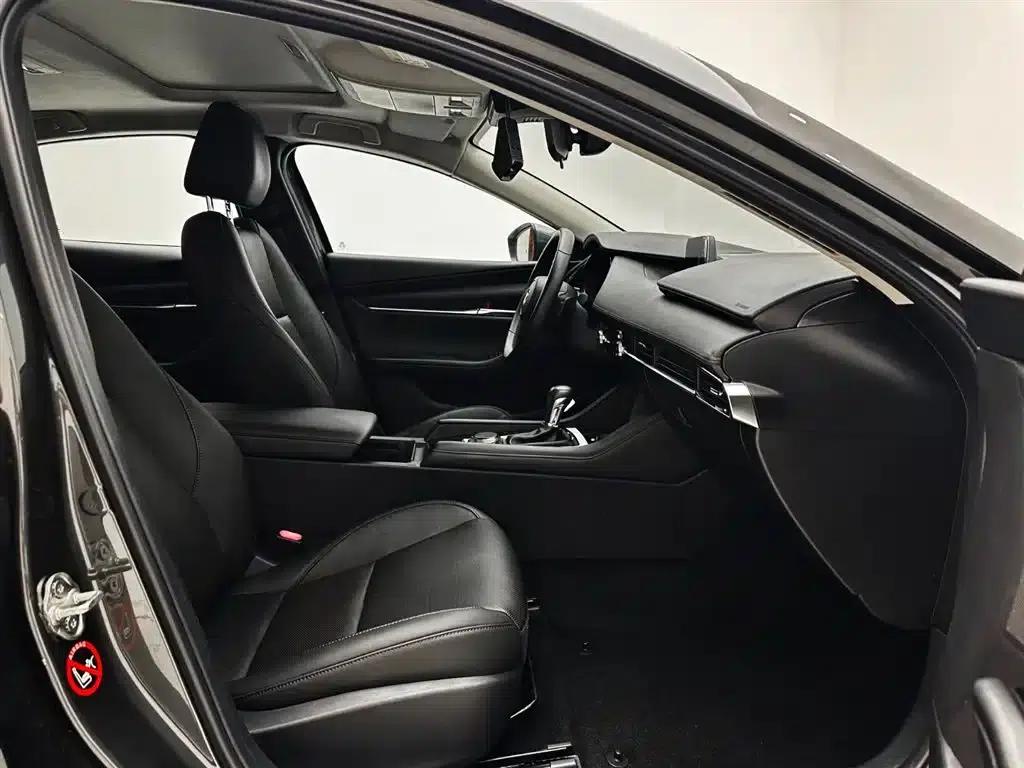 Mazda3 Axela 2021 2.0L Automatic Premium Edition — миниатюра 20