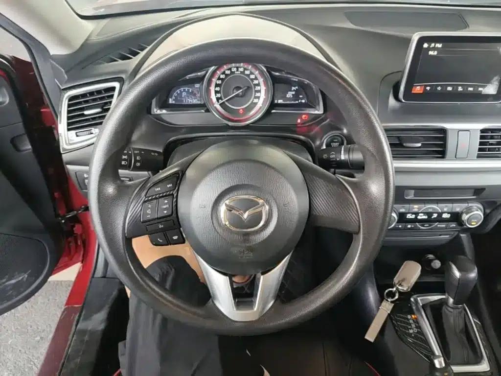 Mazda3 Axela 2016 Sedan 1.5L Automatic Luxury — миниатюра 11