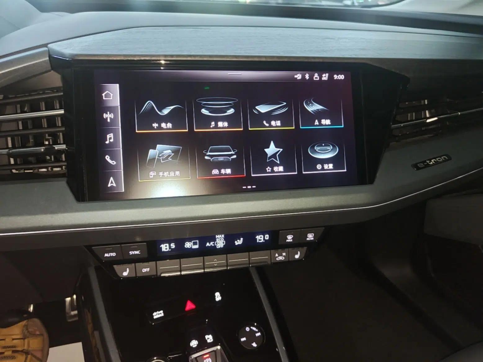 Audi Q5 e-tron 2022 40 e-tron Starlight Edition Brocade Suit Day-Chasing Version — миниатюра 20